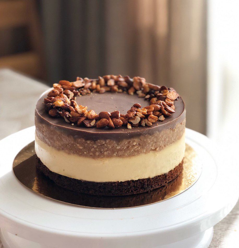 Муссовый торт сникерс рецепт с фото пошагово